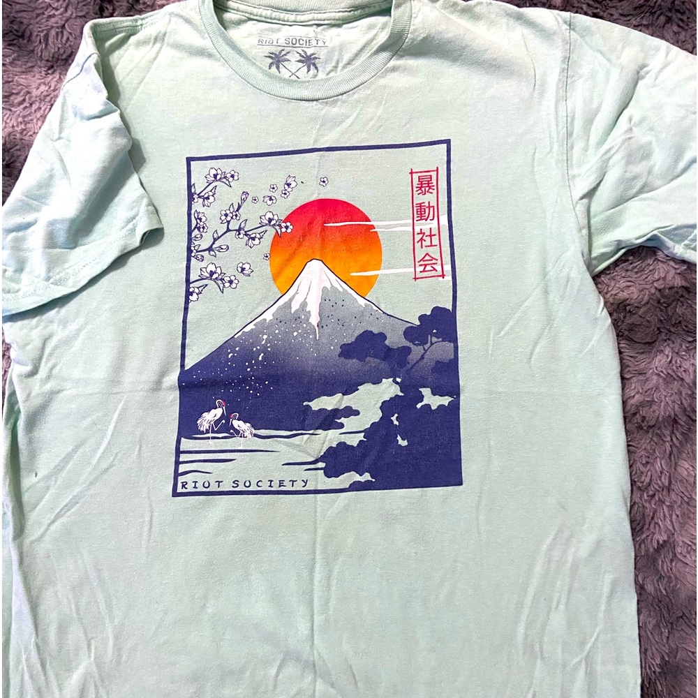 Riot Society tee size M